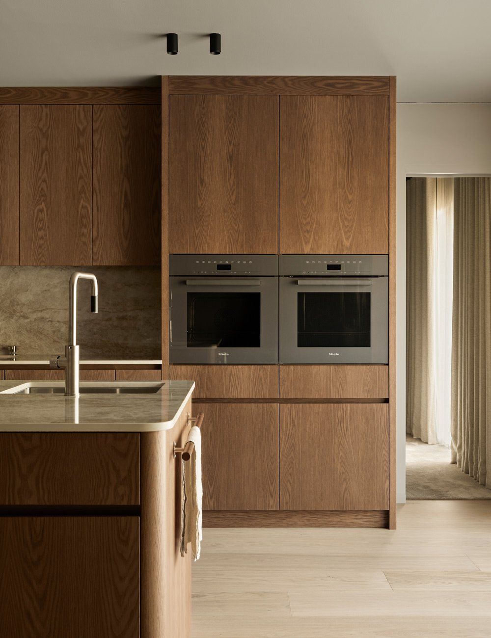 Conception et pose de cuisine contemporaine minimaliste quartier Souissi Rabat