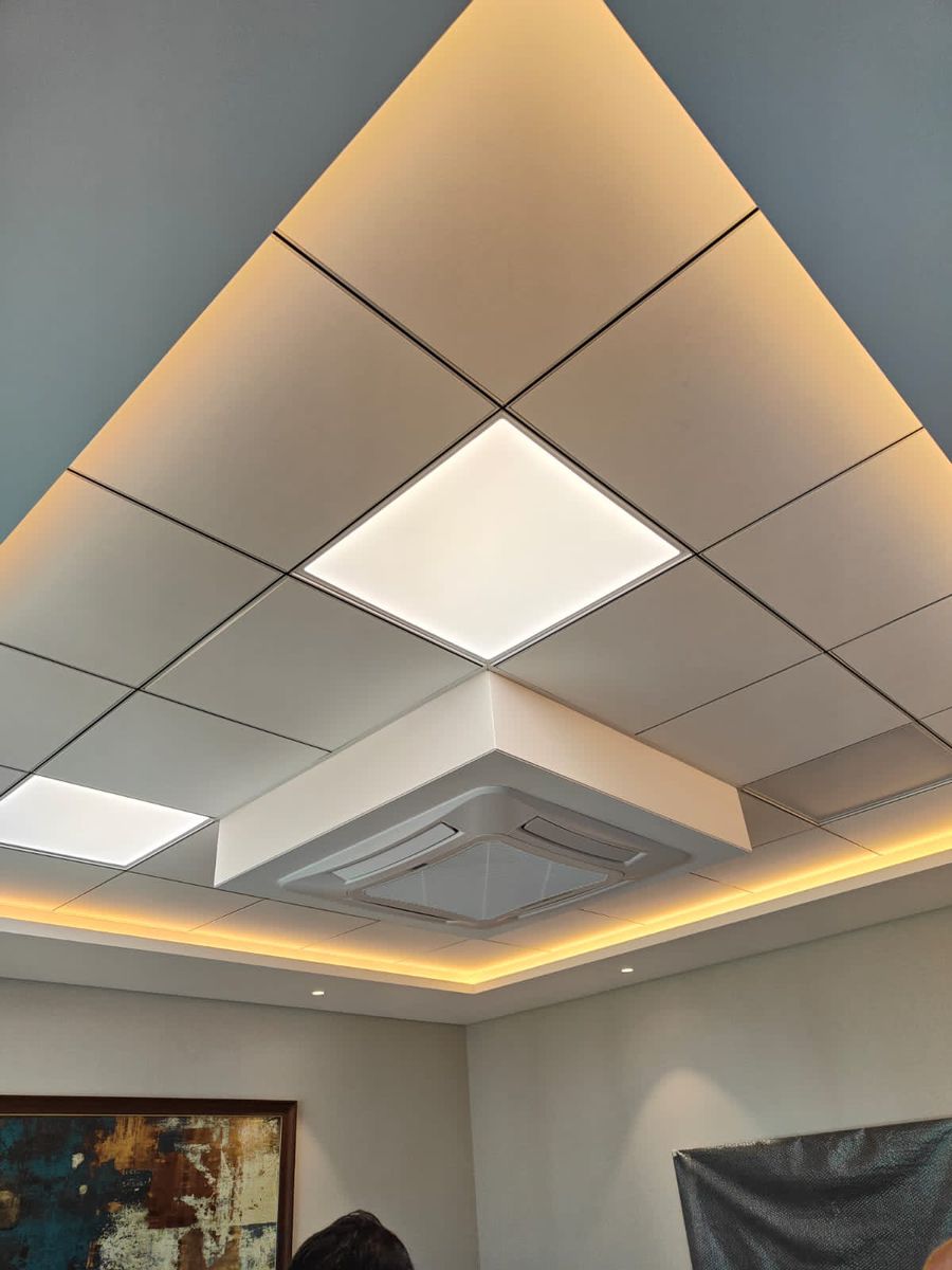Faux plafonds modulaires et aménagement showroom professionnel quartier Anfa Casablanca
